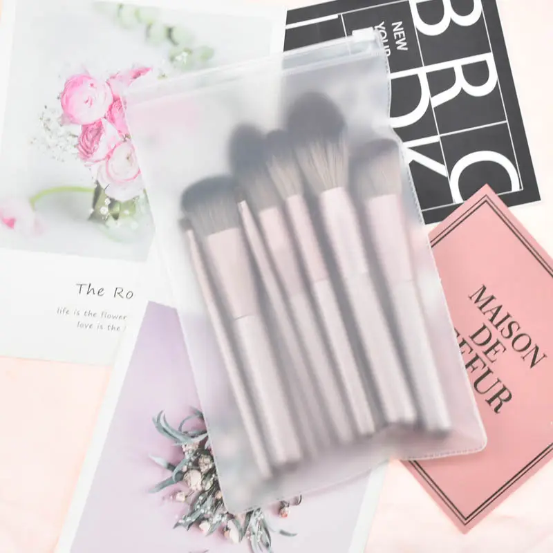 Yilin 12 Small Grape Makeup Brush Set with 15 Pigments