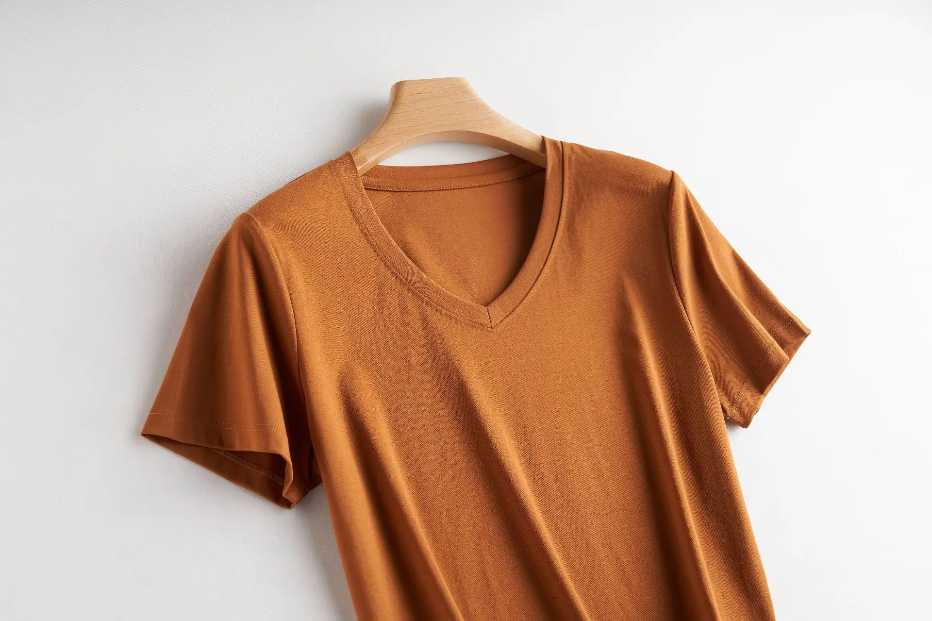 Caramel "v-neck"