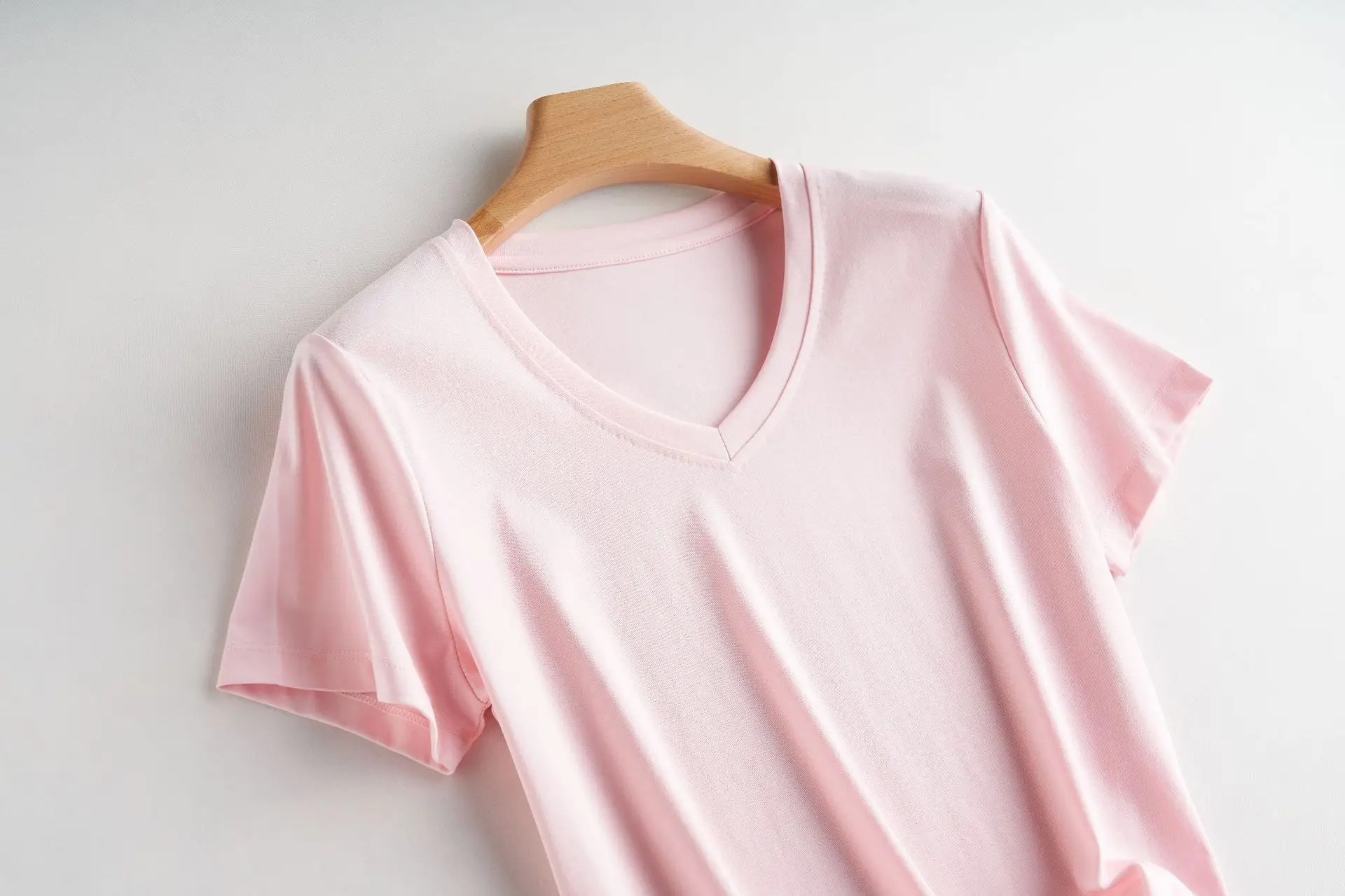 Light powder "v-neck"
