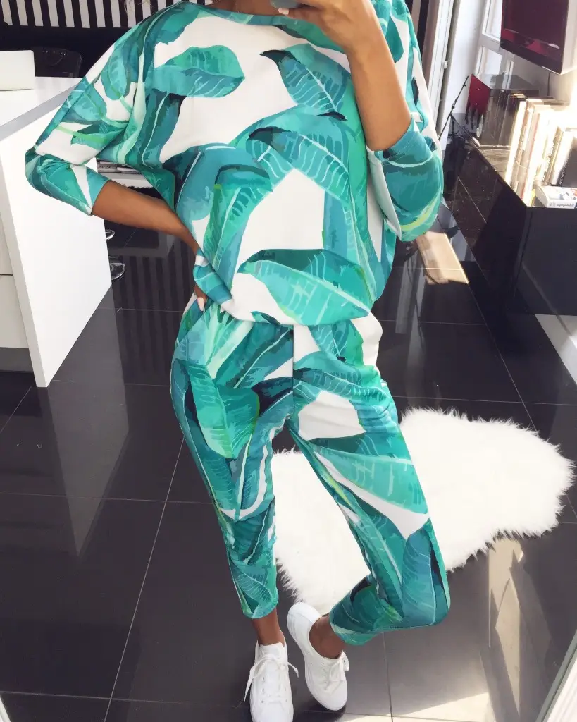 Multicolor Printed Casual Suit for Women Round Neck — feature 3