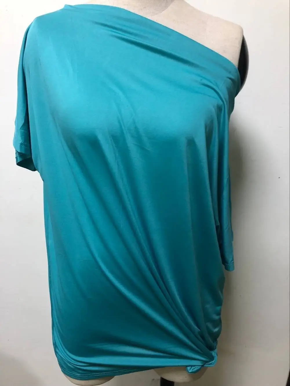 2024 Sloping Shoulder Women's T-Shirt Grey - Image 3