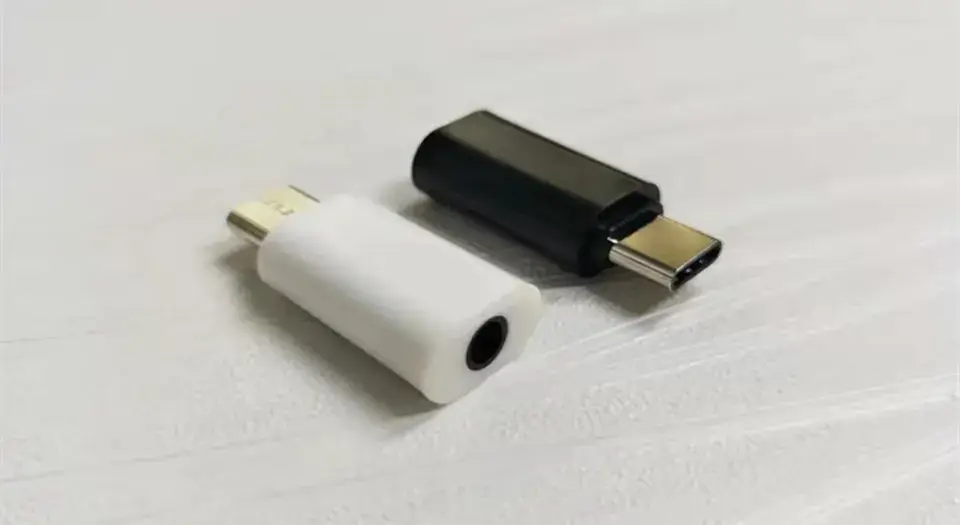 Type-C 3.5mm Audio Adapter White Black — feature 2