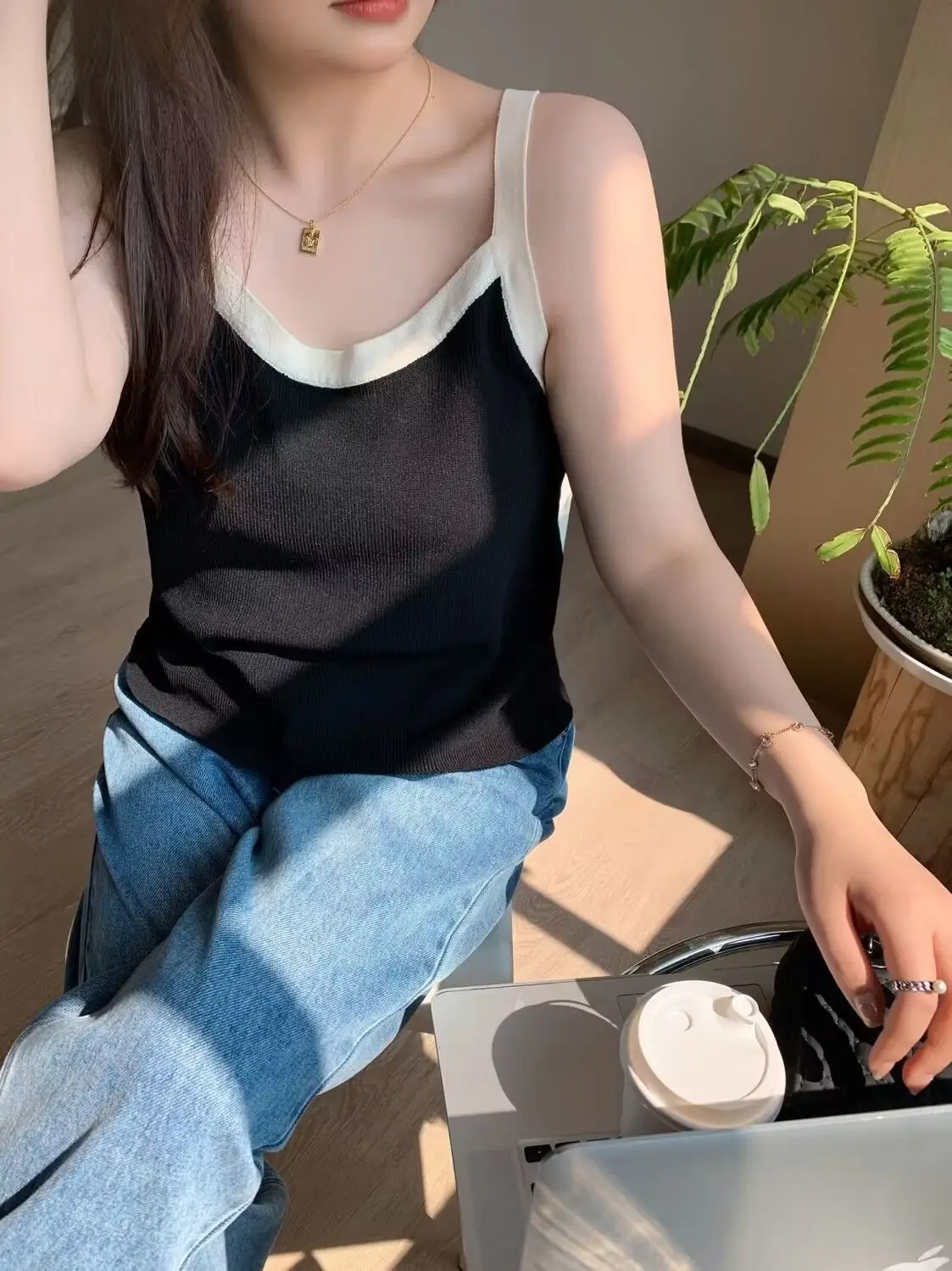 Women's Black Sleeveless Camisole Slimming Spring Summer — feature 7