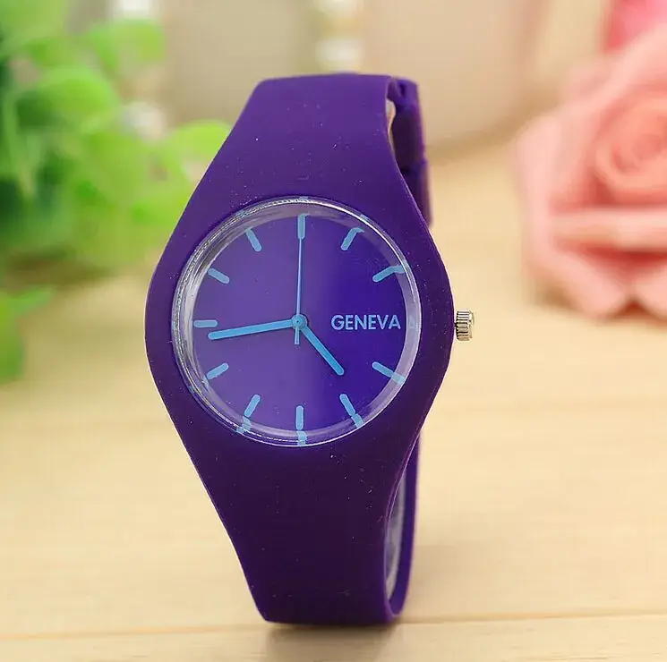 Purple Silicone Women's Quartz Watch with Blue Dial - Image 4