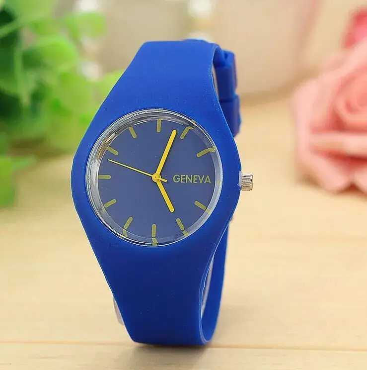 Purple Silicone Women's Quartz Watch with Blue Dial - Image 6