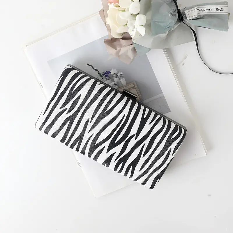 Red Leopard Print Women's Evening Clutch Bag — feature 2
