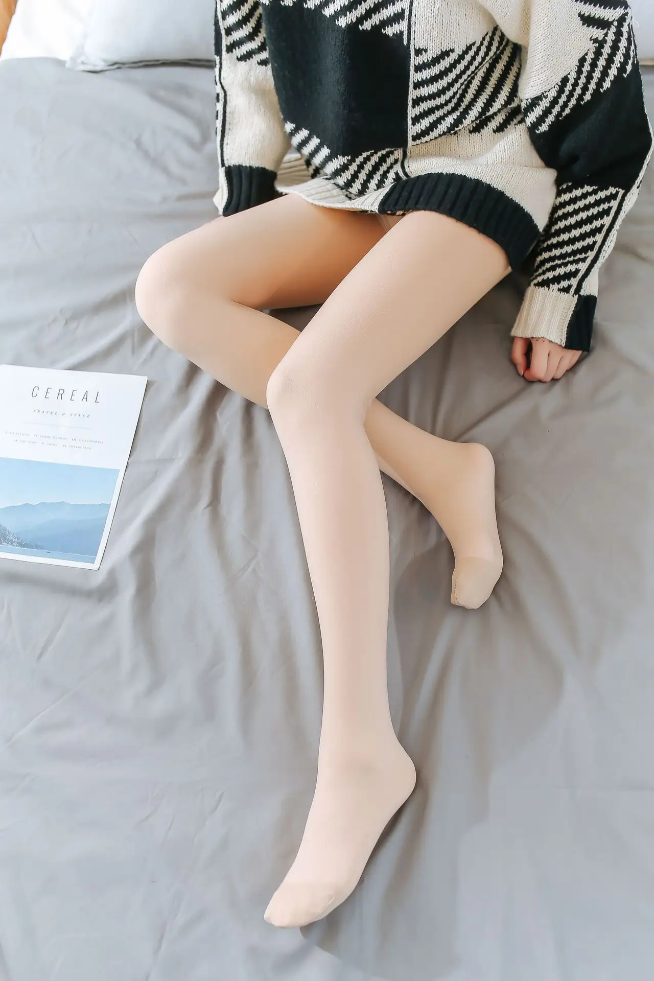 Flesh-Colored Double-Layer Tights for Women — feature 8