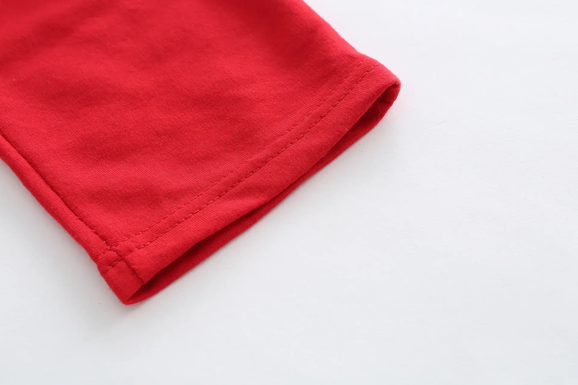 Red Long-Sleeved Boys' Top Medium Large — feature 14