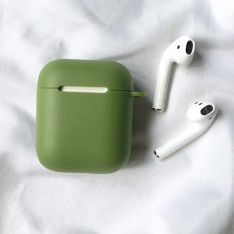 草绿色