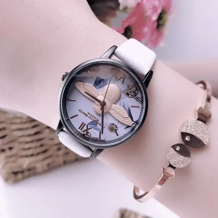Women's Bee Design Quartz Watch Black Shell White Surface - Image 9
