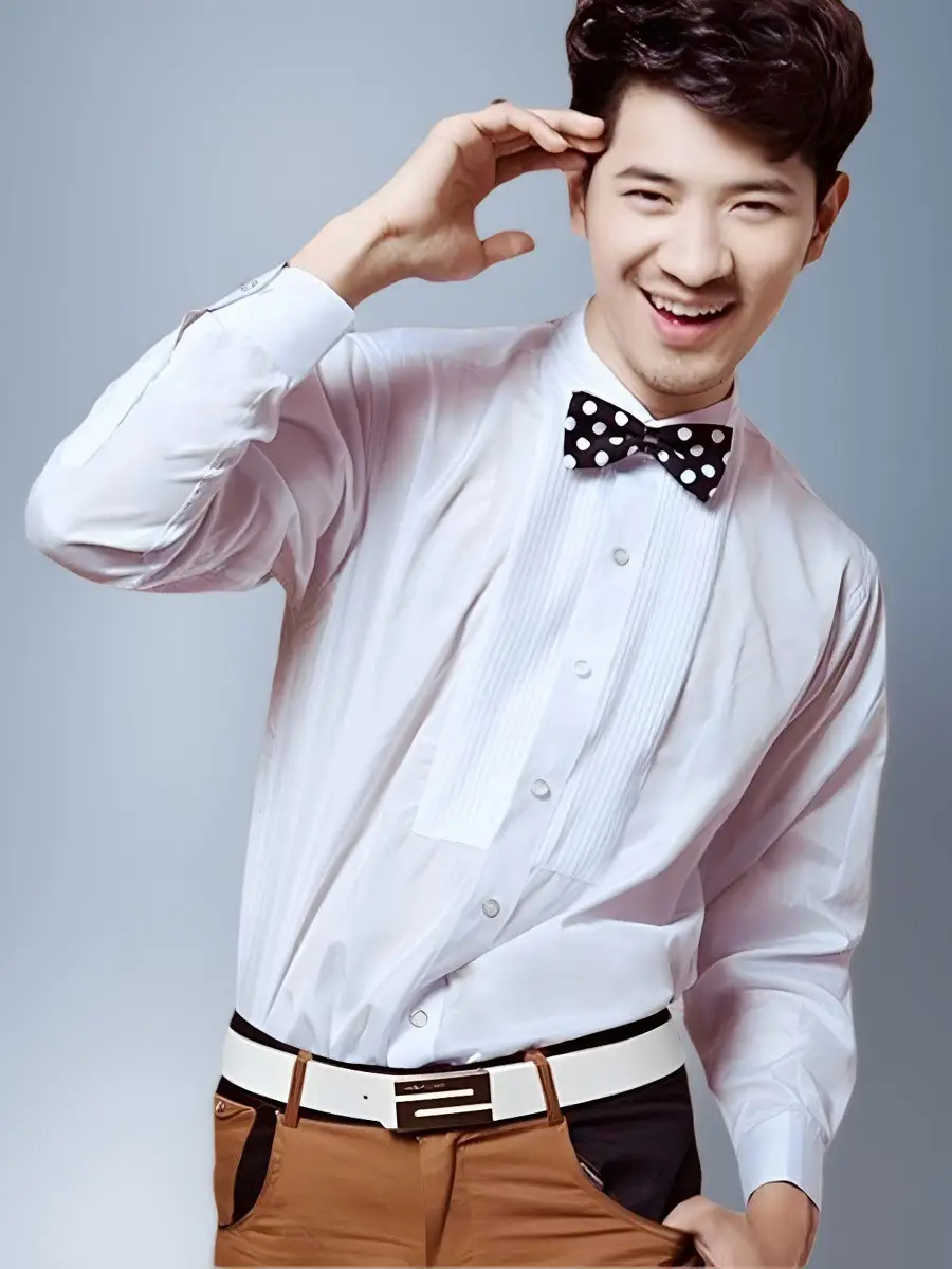 Men's White Long Sleeve Chorus Costume Shirt with Bowtie - Image 2