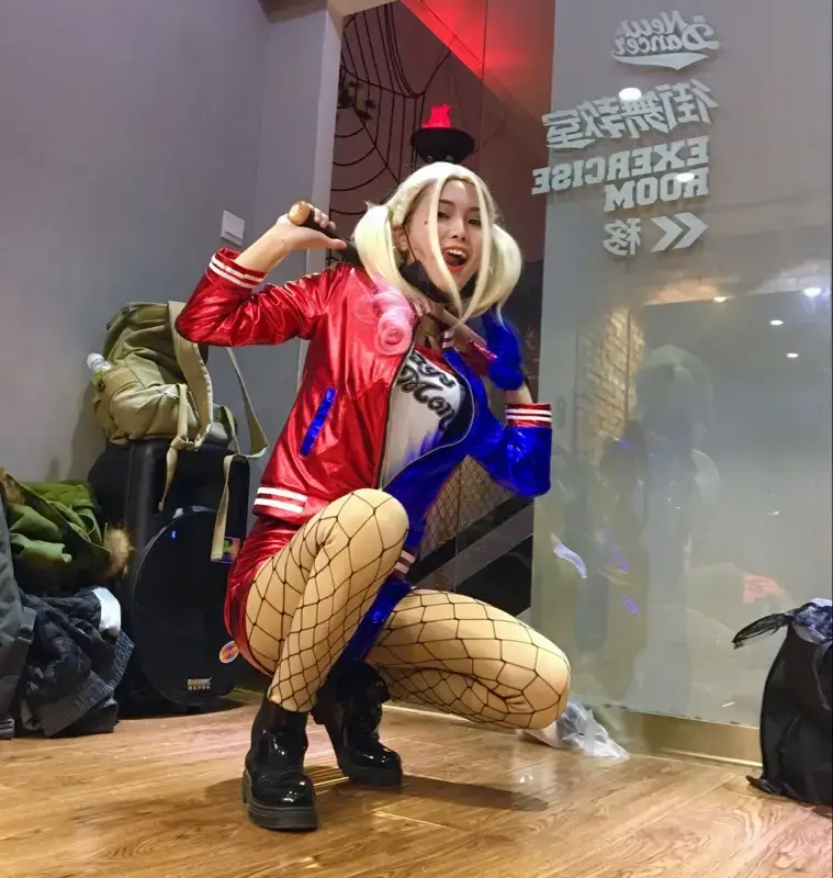 Harley Quinn Anime Cosplay Suit Red Blue Shorts — feature 8