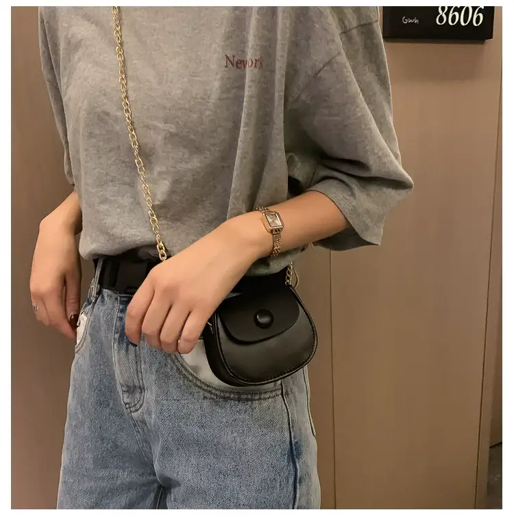 White Shoulder Crossbody Bag with Chain Strap — feature 10