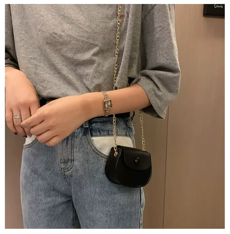 White Shoulder Crossbody Bag with Chain Strap — feature 12