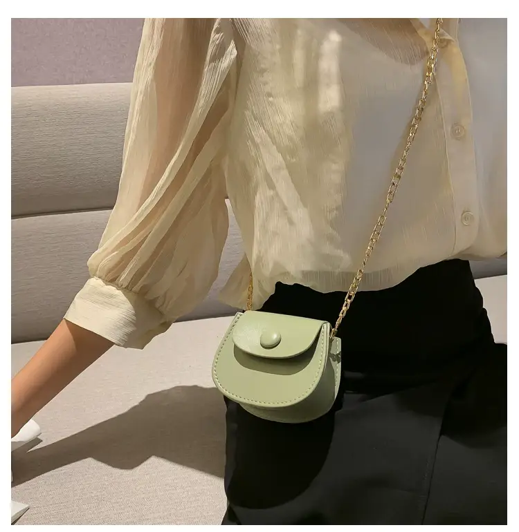 White Shoulder Crossbody Bag with Chain Strap — feature 14