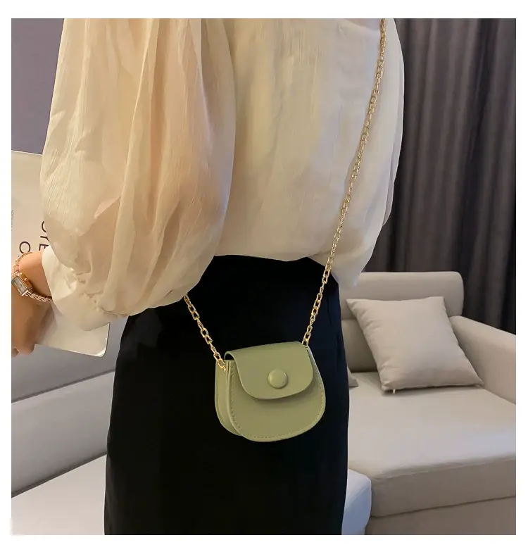 White Shoulder Crossbody Bag with Chain Strap — feature 15