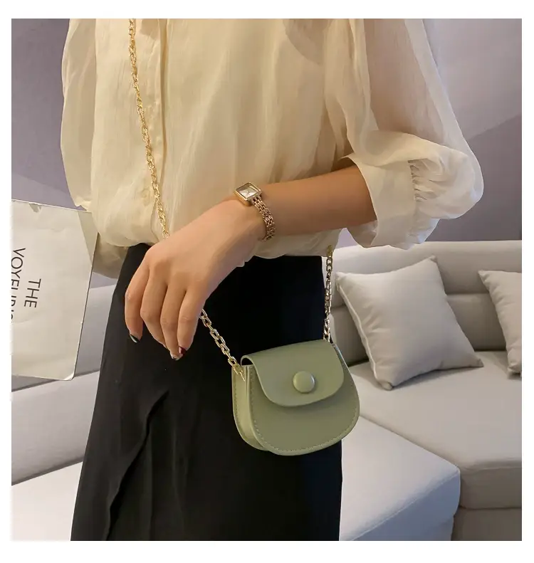 White Shoulder Crossbody Bag with Chain Strap — feature 16