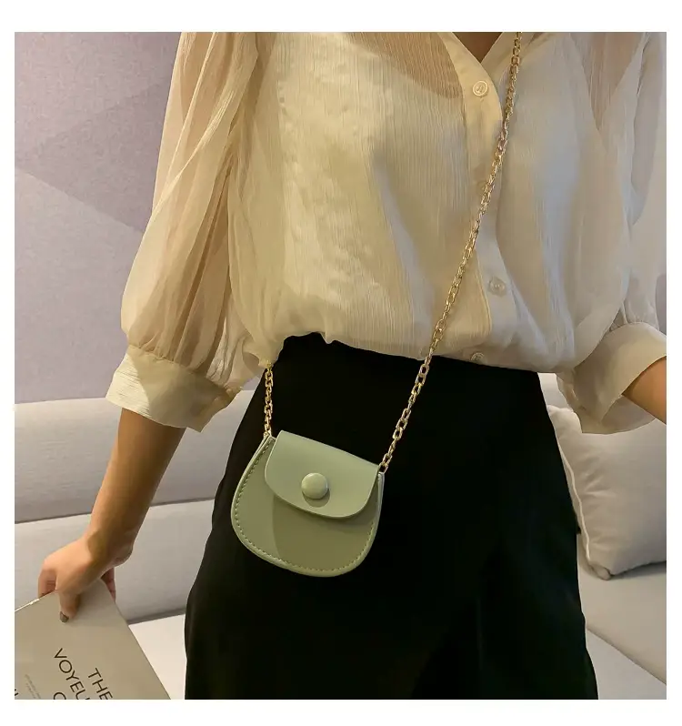 White Shoulder Crossbody Bag with Chain Strap — feature 17