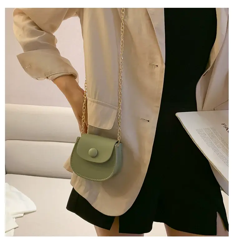 White Shoulder Crossbody Bag with Chain Strap — feature 19