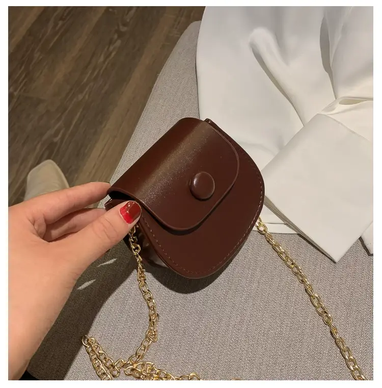 White Shoulder Crossbody Bag with Chain Strap — feature 20