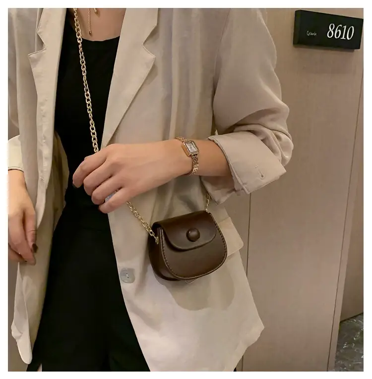 White Shoulder Crossbody Bag with Chain Strap — feature 24