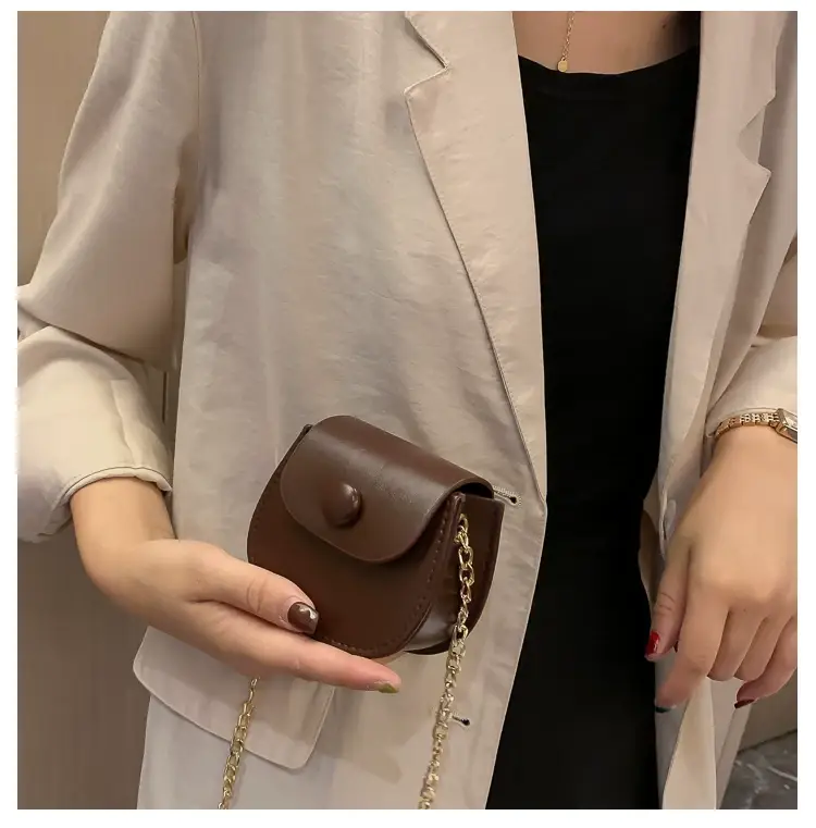 White Shoulder Crossbody Bag with Chain Strap — feature 25