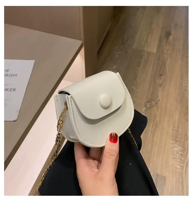 White Shoulder Crossbody Bag with Chain Strap — feature 31
