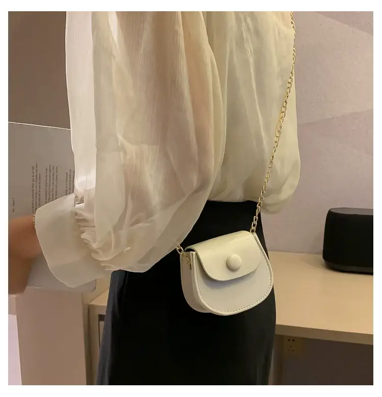 White Shoulder Crossbody Bag with Chain Strap — feature 33