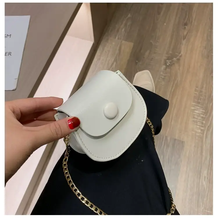 White Shoulder Crossbody Bag with Chain Strap — feature 34