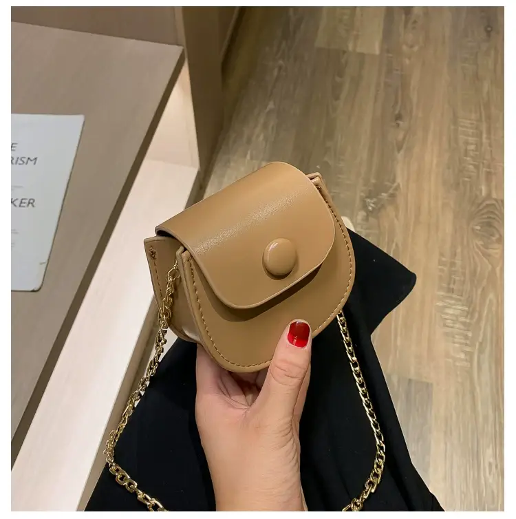 White Shoulder Crossbody Bag with Chain Strap — feature 35