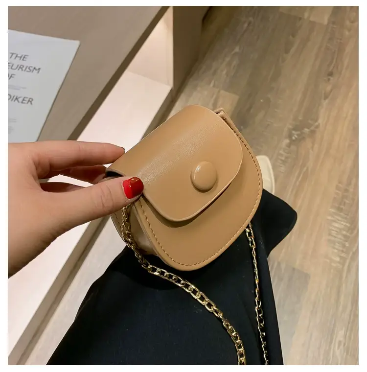 White Shoulder Crossbody Bag with Chain Strap — feature 36