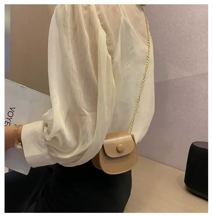 White Shoulder Crossbody Bag with Chain Strap — feature 39