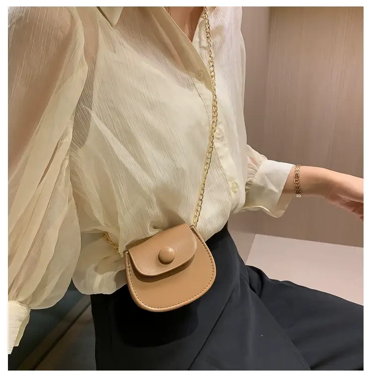 White Shoulder Crossbody Bag with Chain Strap — feature 40