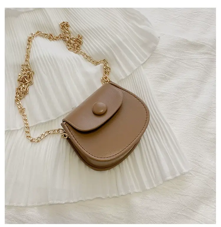 White Shoulder Crossbody Bag with Chain Strap — feature 44