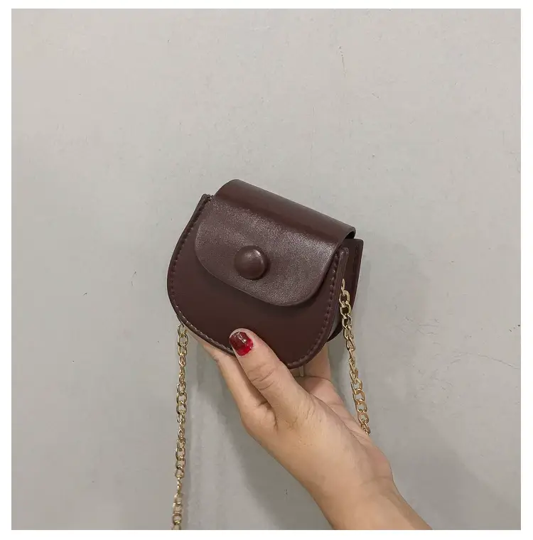 White Shoulder Crossbody Bag with Chain Strap — feature 58