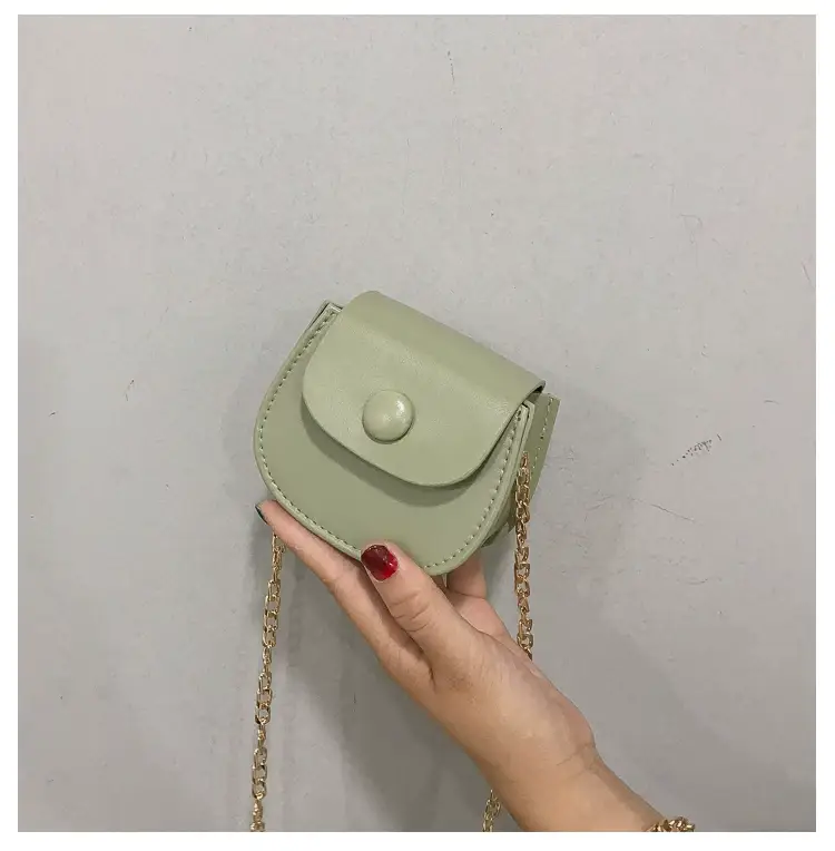 White Shoulder Crossbody Bag with Chain Strap — feature 61