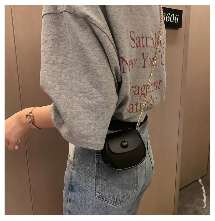 White Shoulder Crossbody Bag with Chain Strap — feature 8