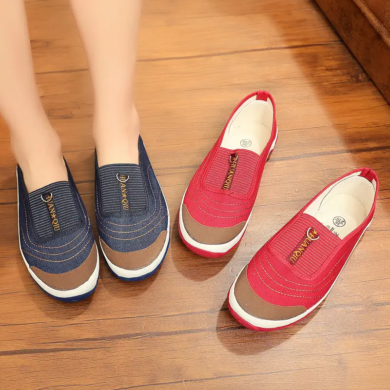 26 Autumn Old Beijing Cloth Shoes for Women, Middle-Aged and Elderly Mom Shoes, Non-Slip Soft Sole Rubber Shoes, Flat Shoes, Old Beijing Mom Shoes