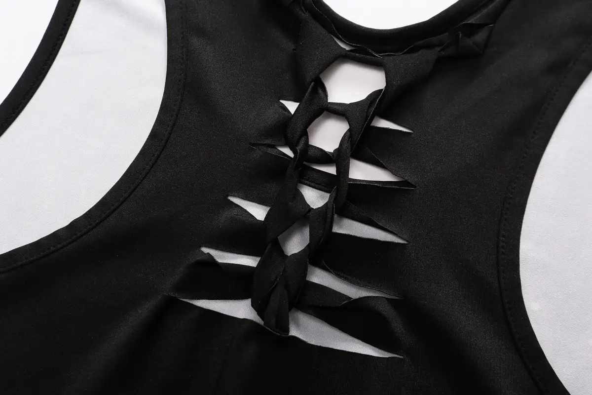 Women's Crosshair Skull Graphic Tank Top Black — feature 17
