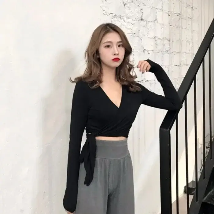 Women Long Sleeve V Neck T-Shirt Slim Fit Black Pants - Image 4
