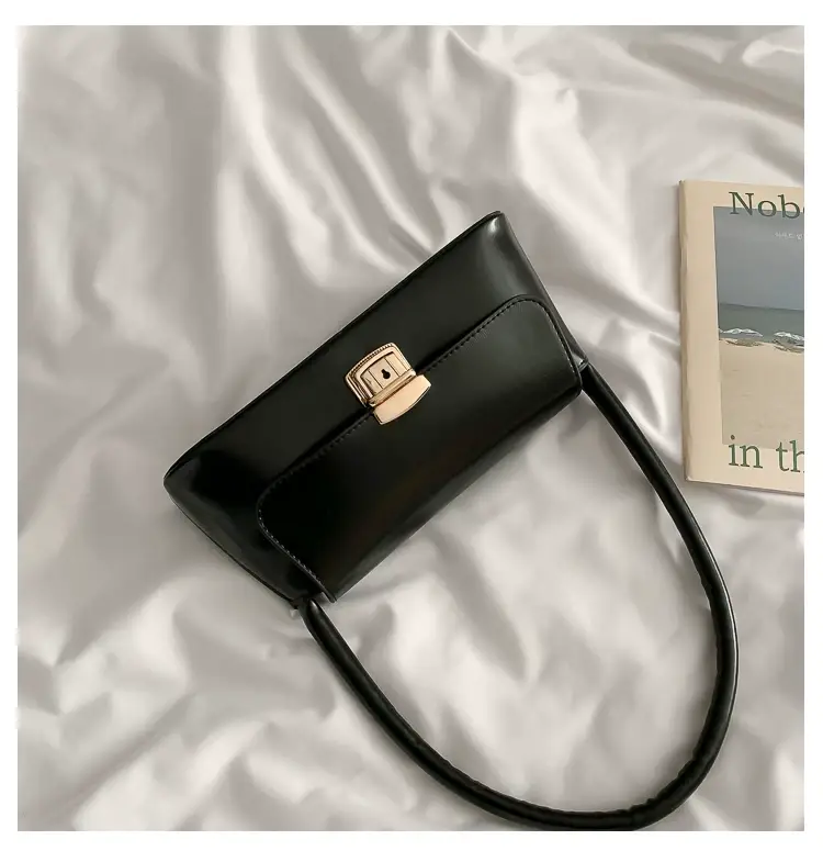 Black Korean Style Women's Shoulder Bag with Gold Clasp — feature 10