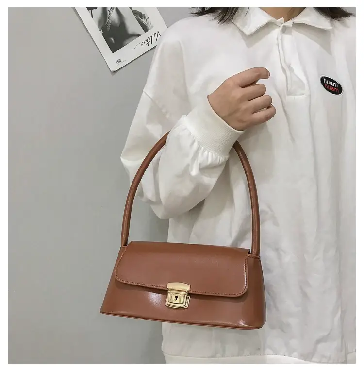 Black Korean Style Women's Shoulder Bag with Gold Clasp — feature 24