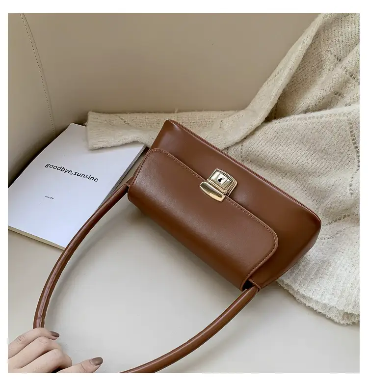 Black Korean Style Women's Shoulder Bag with Gold Clasp — feature 27