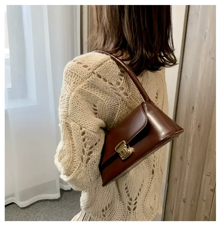 Black Korean Style Women's Shoulder Bag with Gold Clasp — feature 62