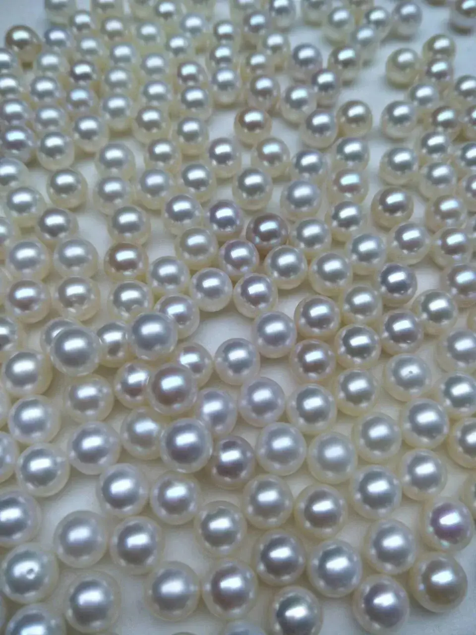 Self-supporting White Pearl Particles AAAA3-13mm — feature 1