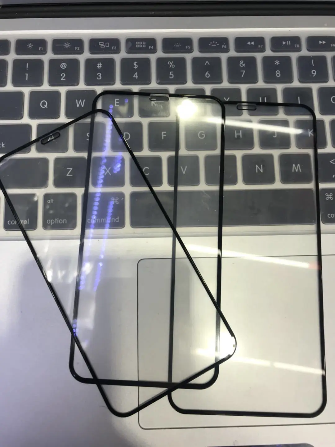 High-Aluminum Tempered Film for iPhone 17Pro — feature 1