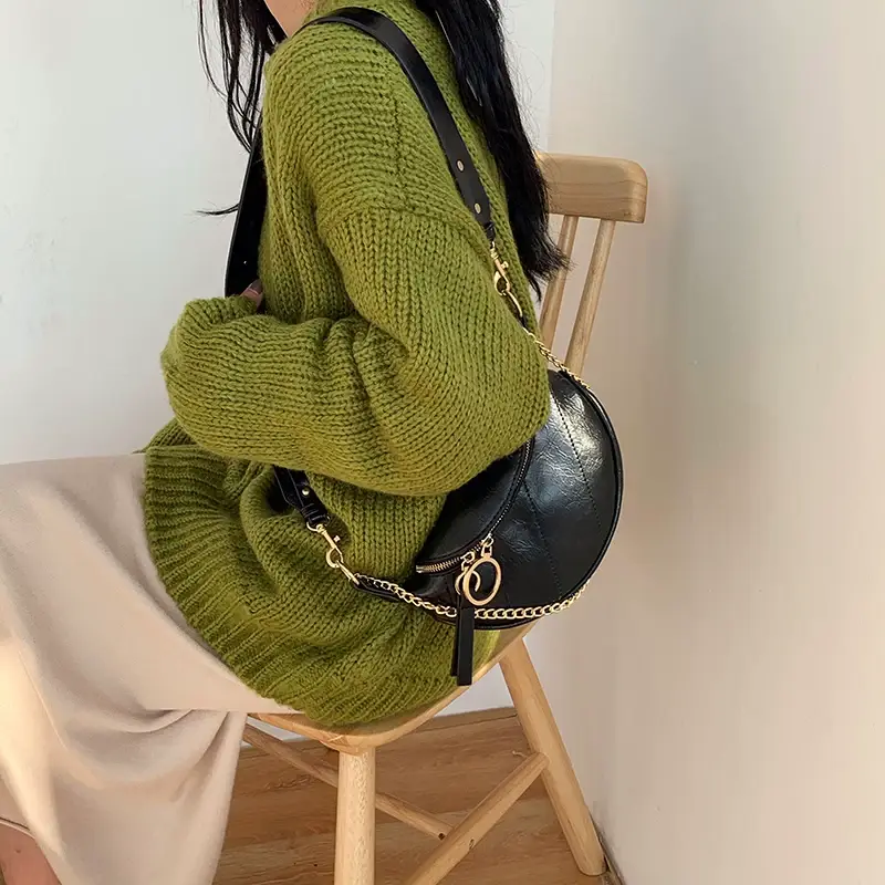 Black Chain Shoulder Bag for Women 2026 — feature 7