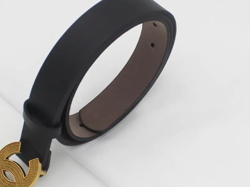 Women's Black Leather Belt with Gold Chain Closure — feature 7