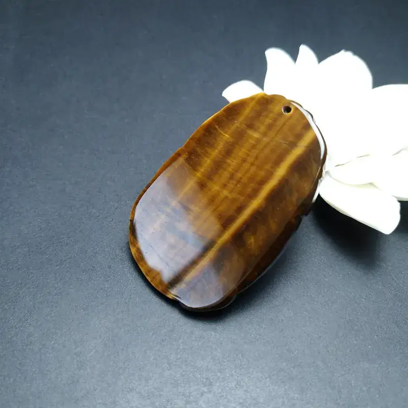 Tiger Eye Stone Ruyi Pendant Wood with Variable Stone Design — feature 33