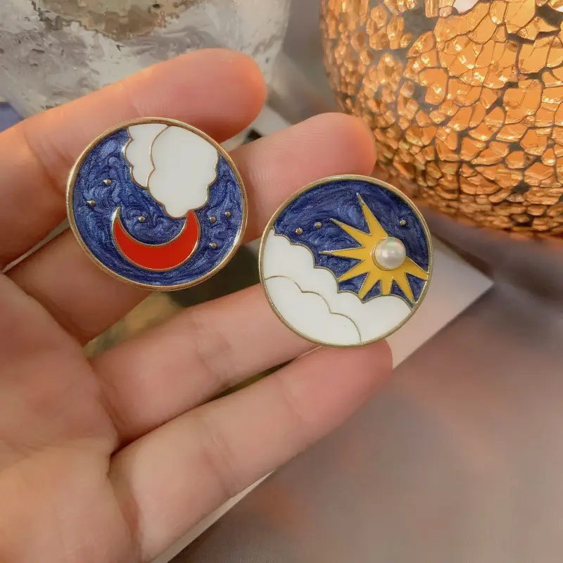 Qingdao Couple Sun Moon Brooch Oil Drip Enamel 2019 - Image 4